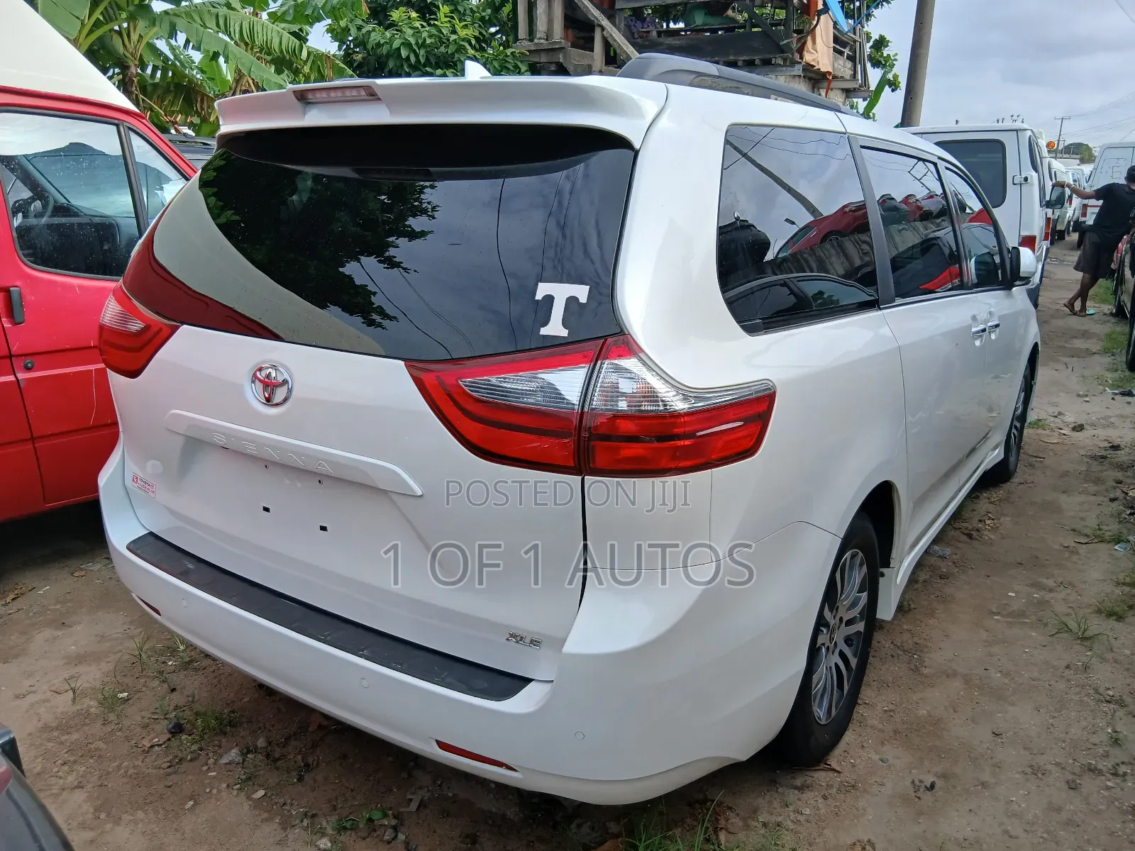 Toyota Sienna XLE 7-Passenger AWD 2021 White