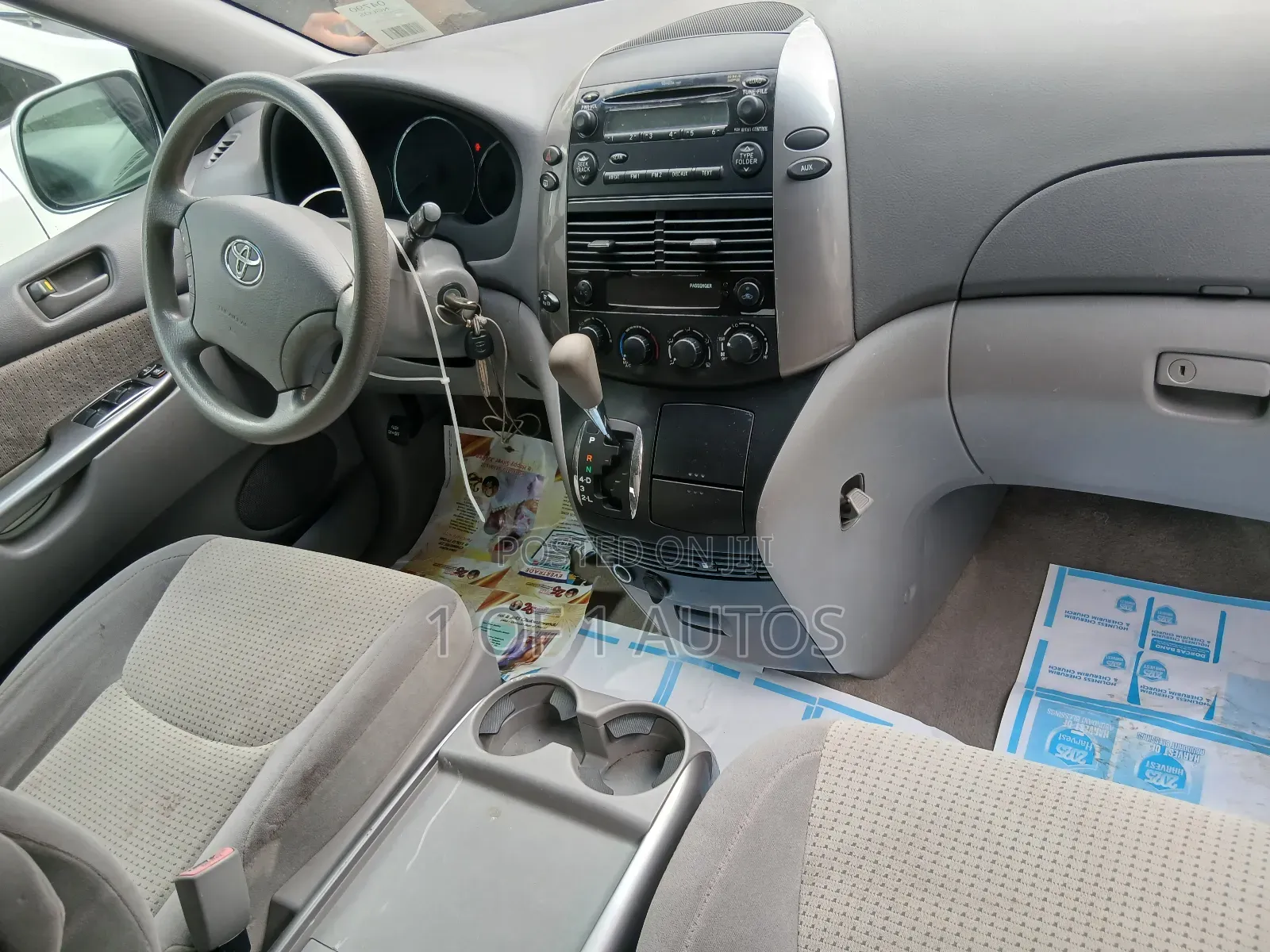 Toyota Sienna LE 8 Passenger 2010 Gold