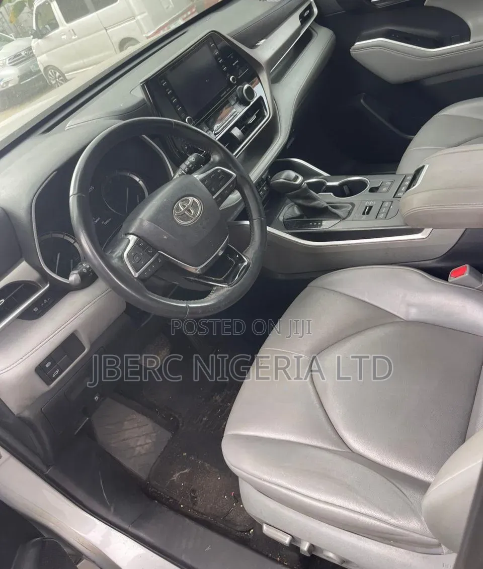 Toyota Highlander XLE FWD 2020 Gray