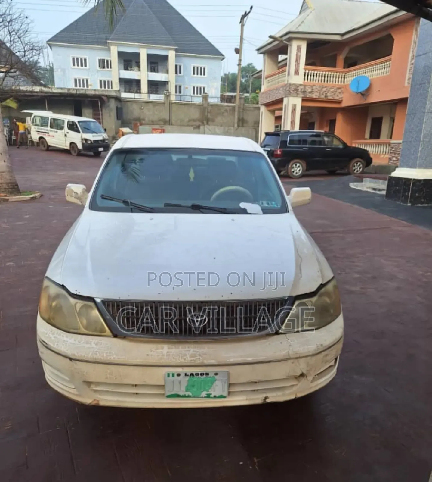 Toyota Avalon 2003 White