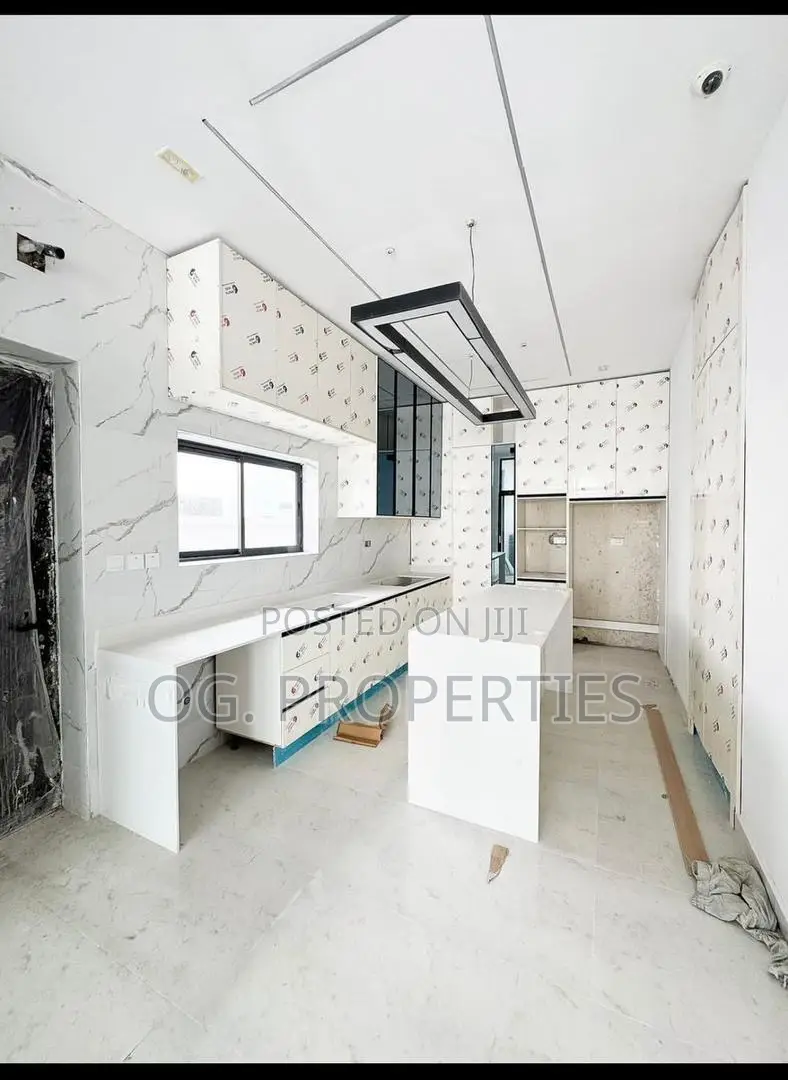 4bdrm Duplex in Ikota for sale