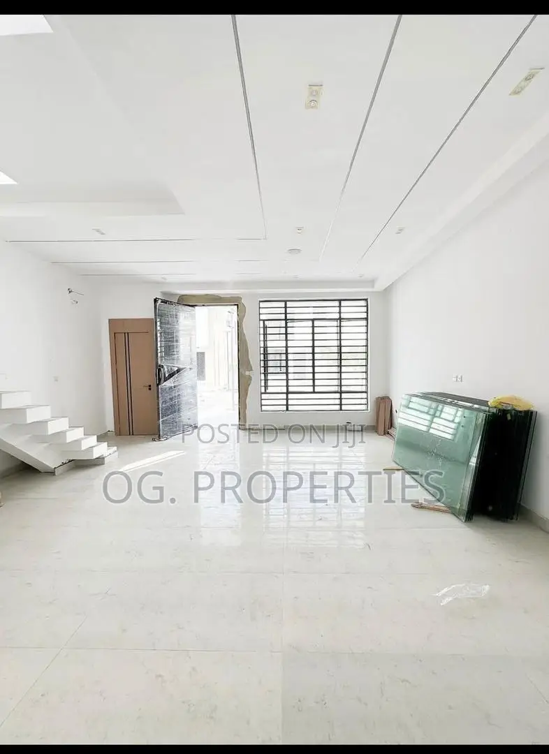 4bdrm Duplex in Ikota for sale