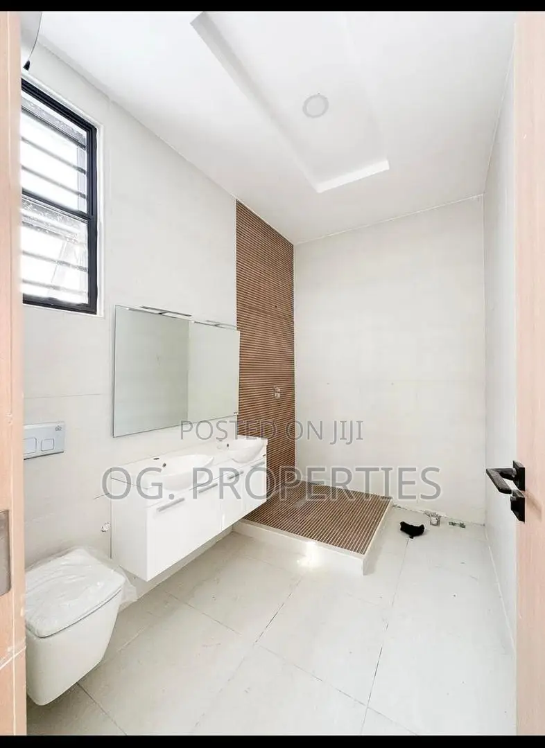 4bdrm Duplex in Ikota for sale