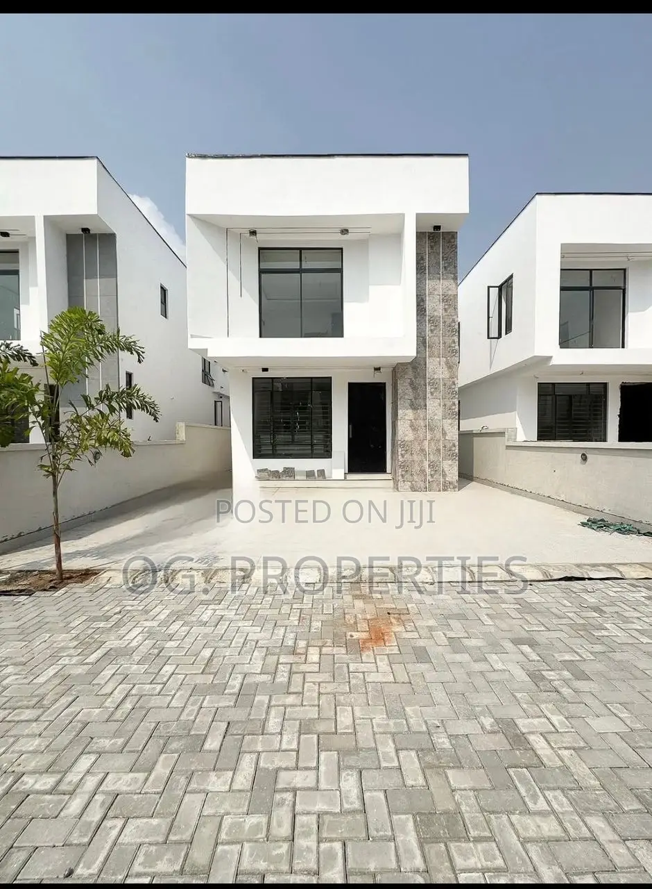4bdrm Duplex in Ikota for sale
