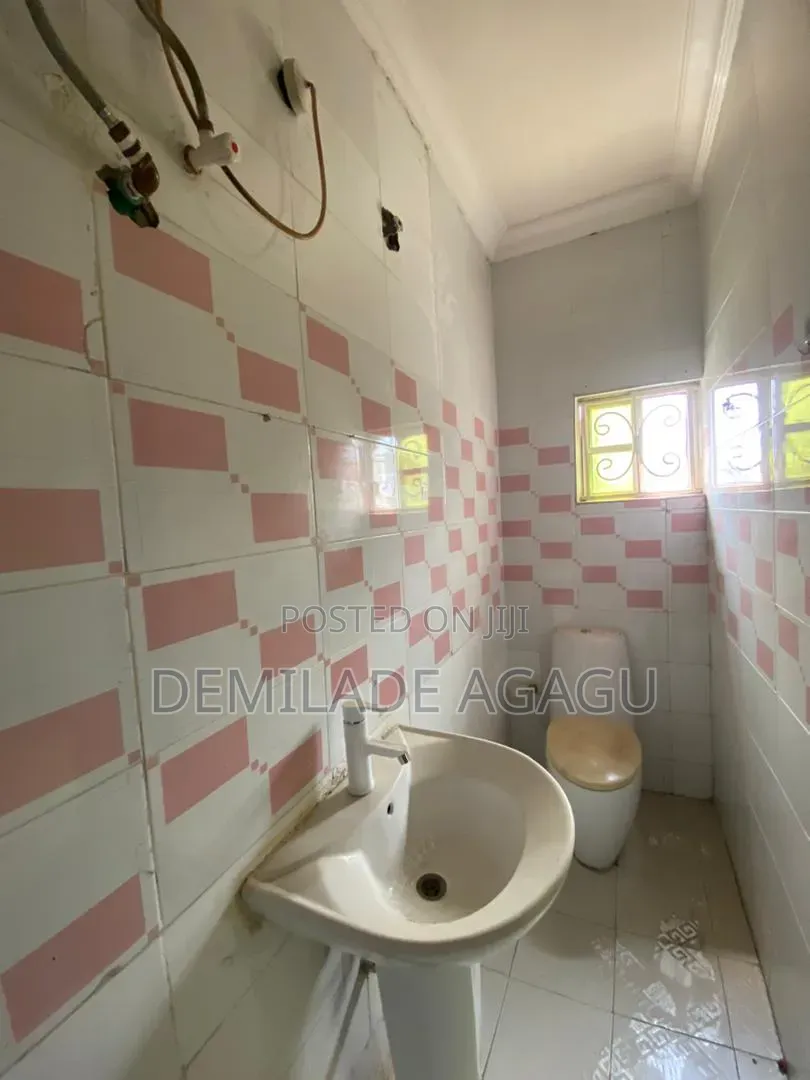 4bdrm Duplex in Thomas Estate for sale