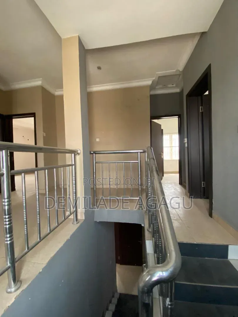 4bdrm Duplex in Thomas Estate for sale