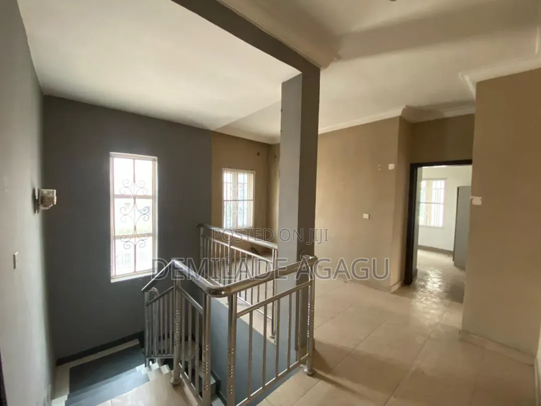 4bdrm Duplex in Thomas Estate for sale