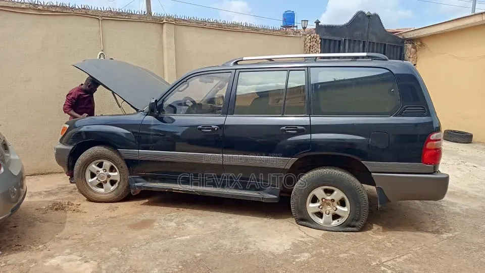 Toyota Land Cruiser HDJ 100 2000 Black
