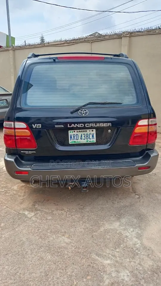 Toyota Land Cruiser HDJ 100 2000 Black