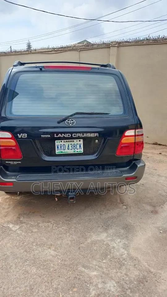 Toyota Land Cruiser HDJ 100 2000 Black
