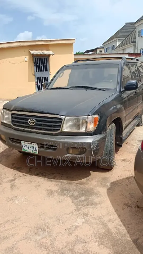 Toyota Land Cruiser HDJ 100 2000 Black