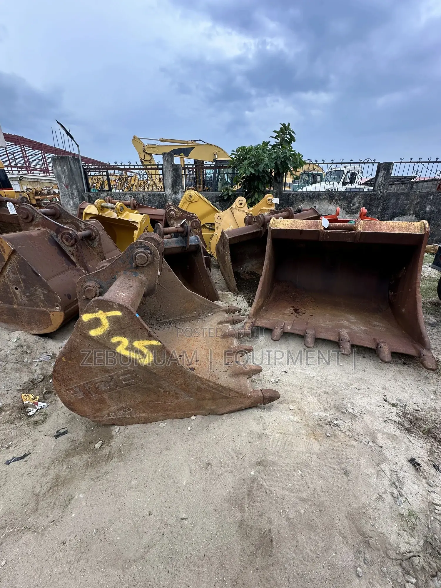 Excavator Buckets for Sale. Foreign Used