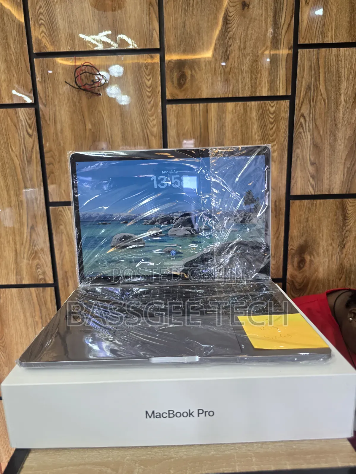 Laptop Apple MacBook Pro 2020 16GB Intel Core i7 SSD 512GB