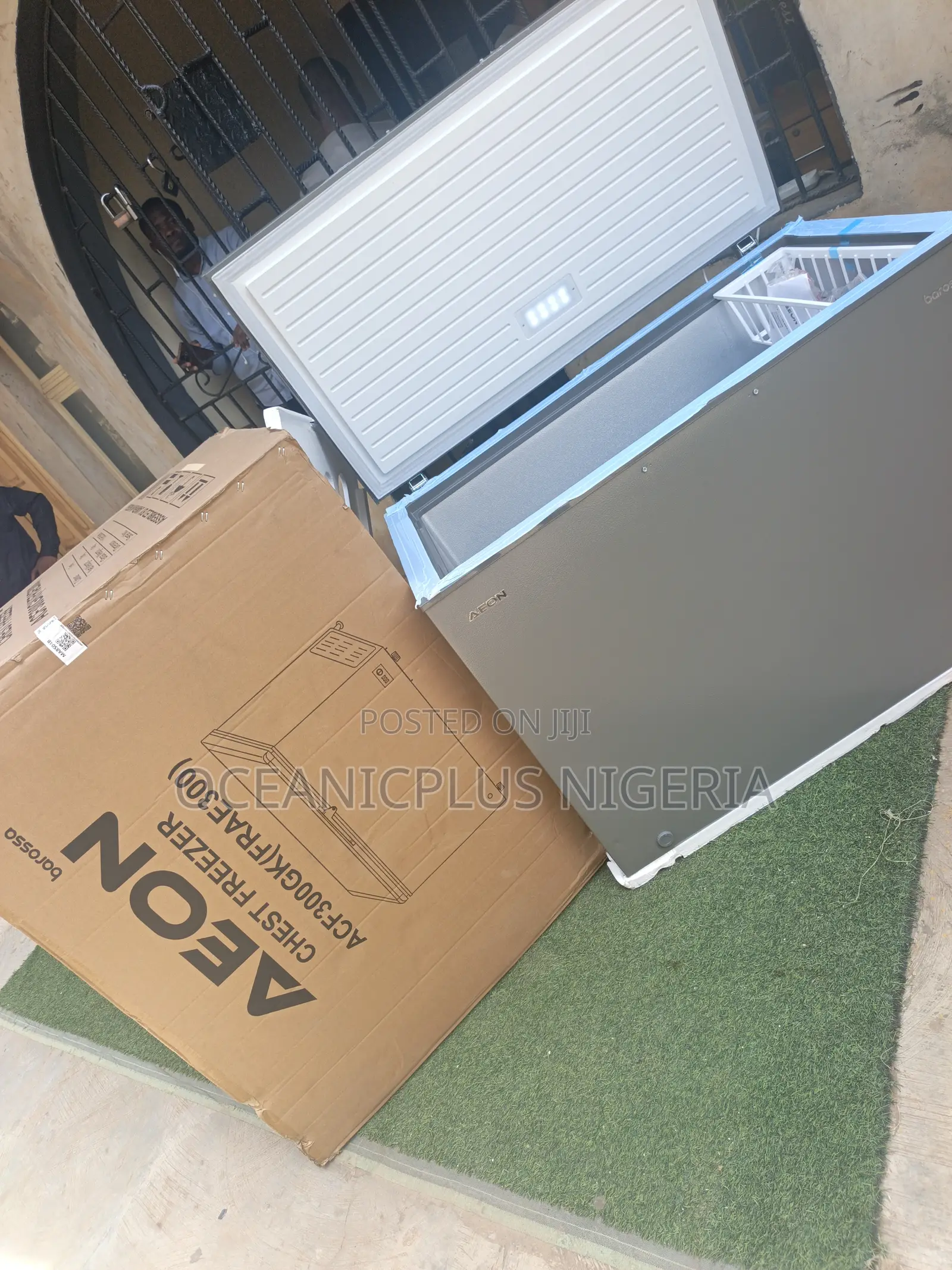 Aeon Acf300gk Chest Freezer With 300l Volume