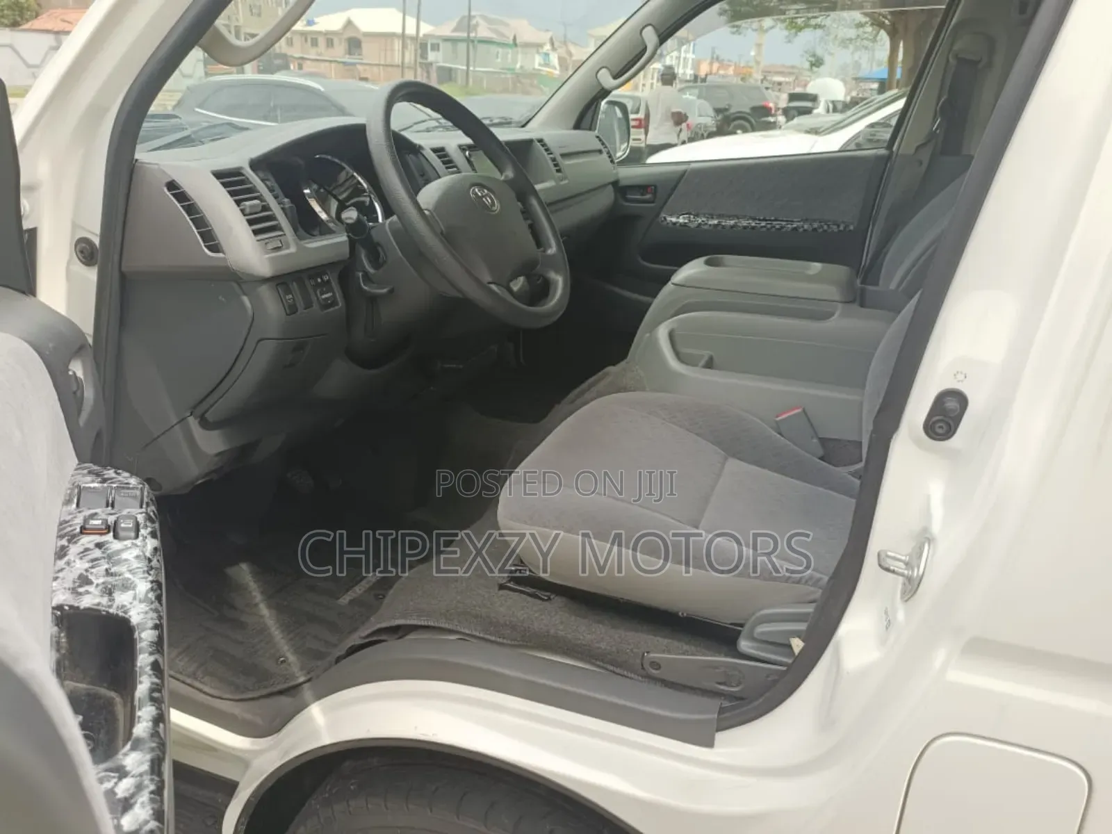 Toyota HiAce 2012 White
