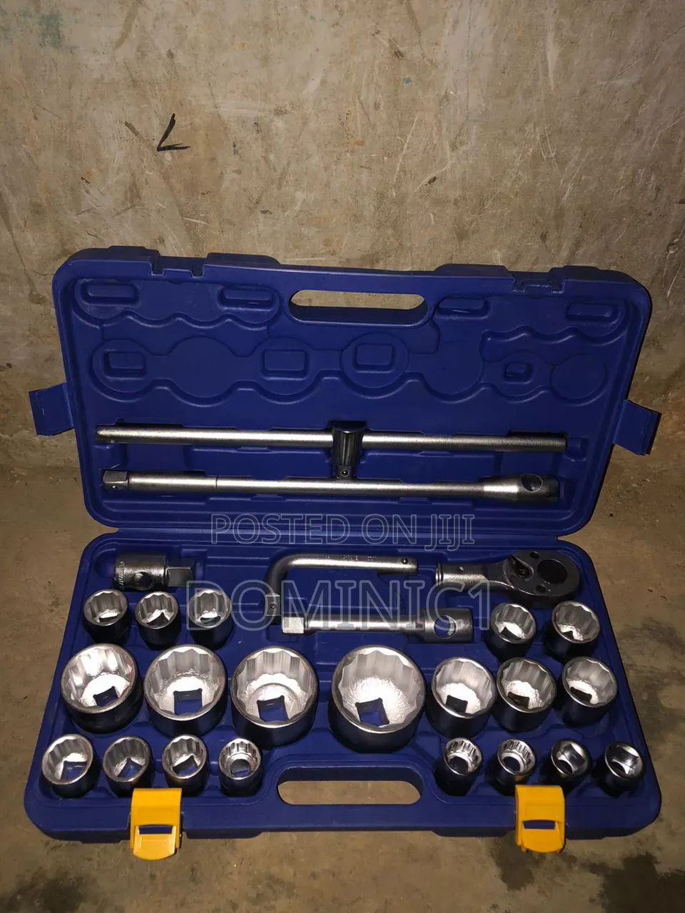 Heavy-Duty 3/4-Inch Drive Socket Wrench. 12 Tooth