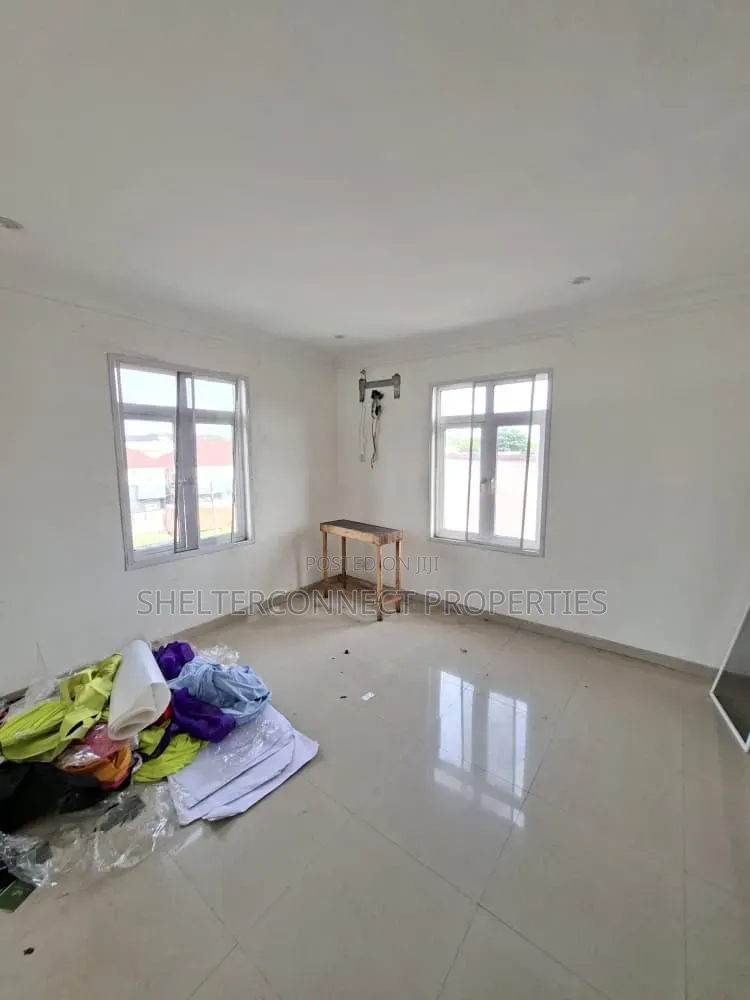 2bdrm Apartment in Lekki Expressway for rent
