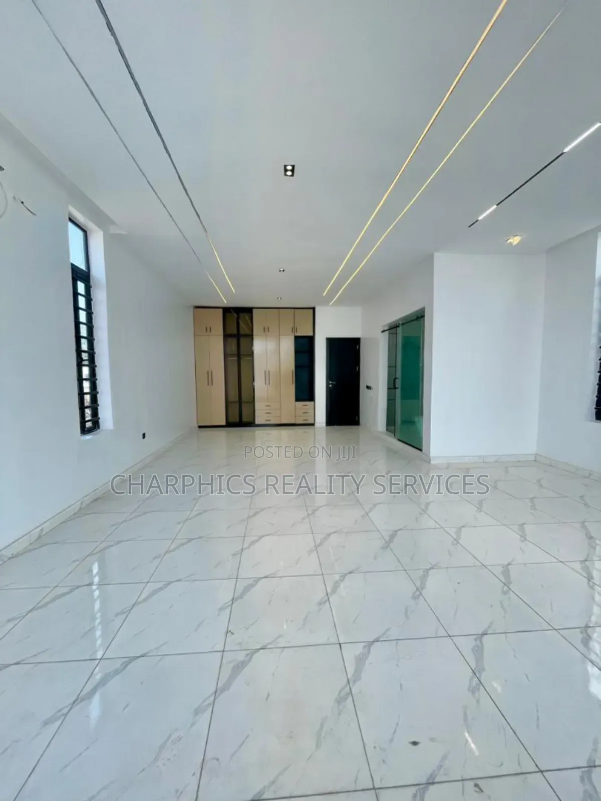 5bdrm Duplex in Ikota for sale