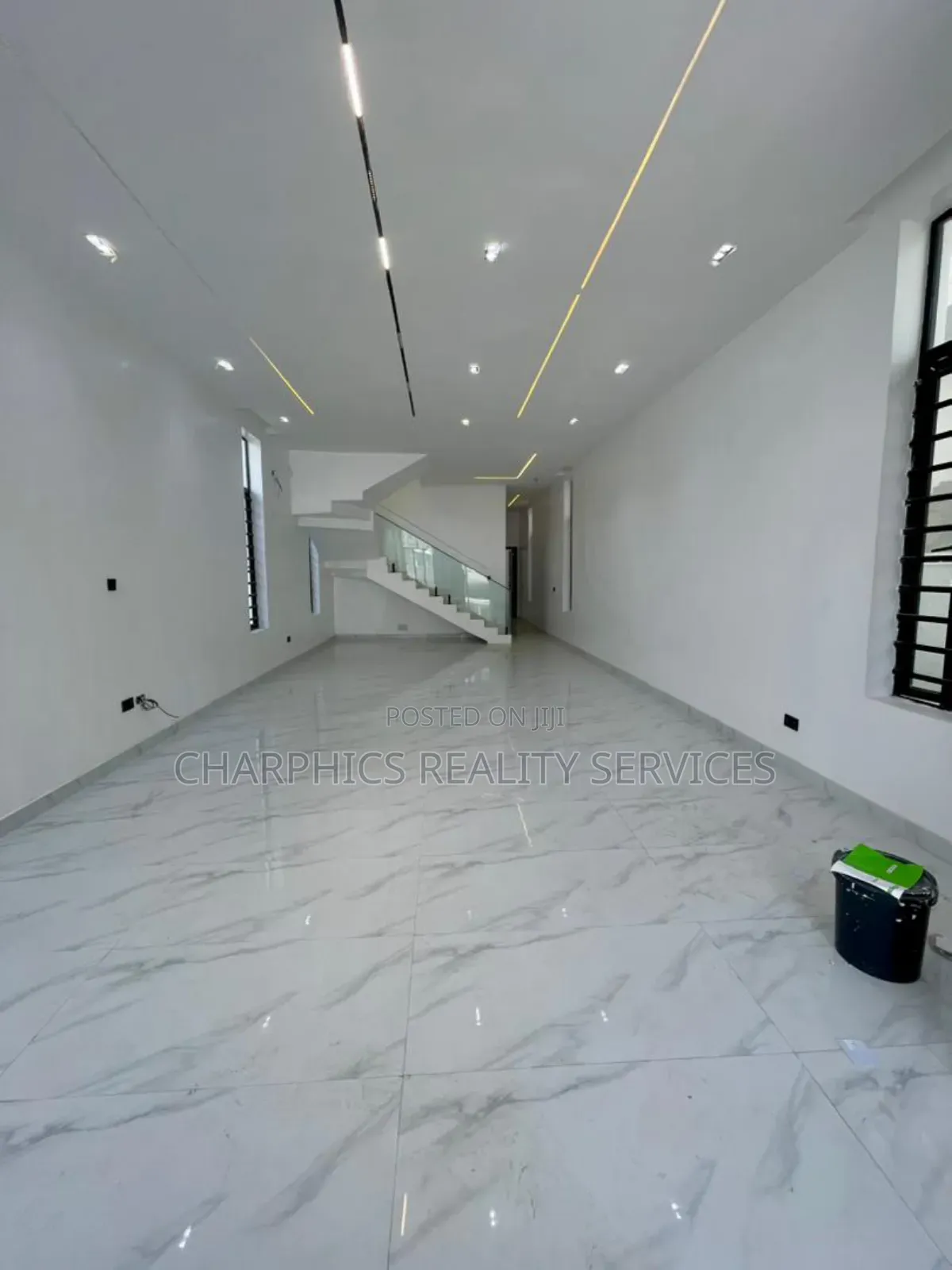 5bdrm Duplex in Ikota for sale