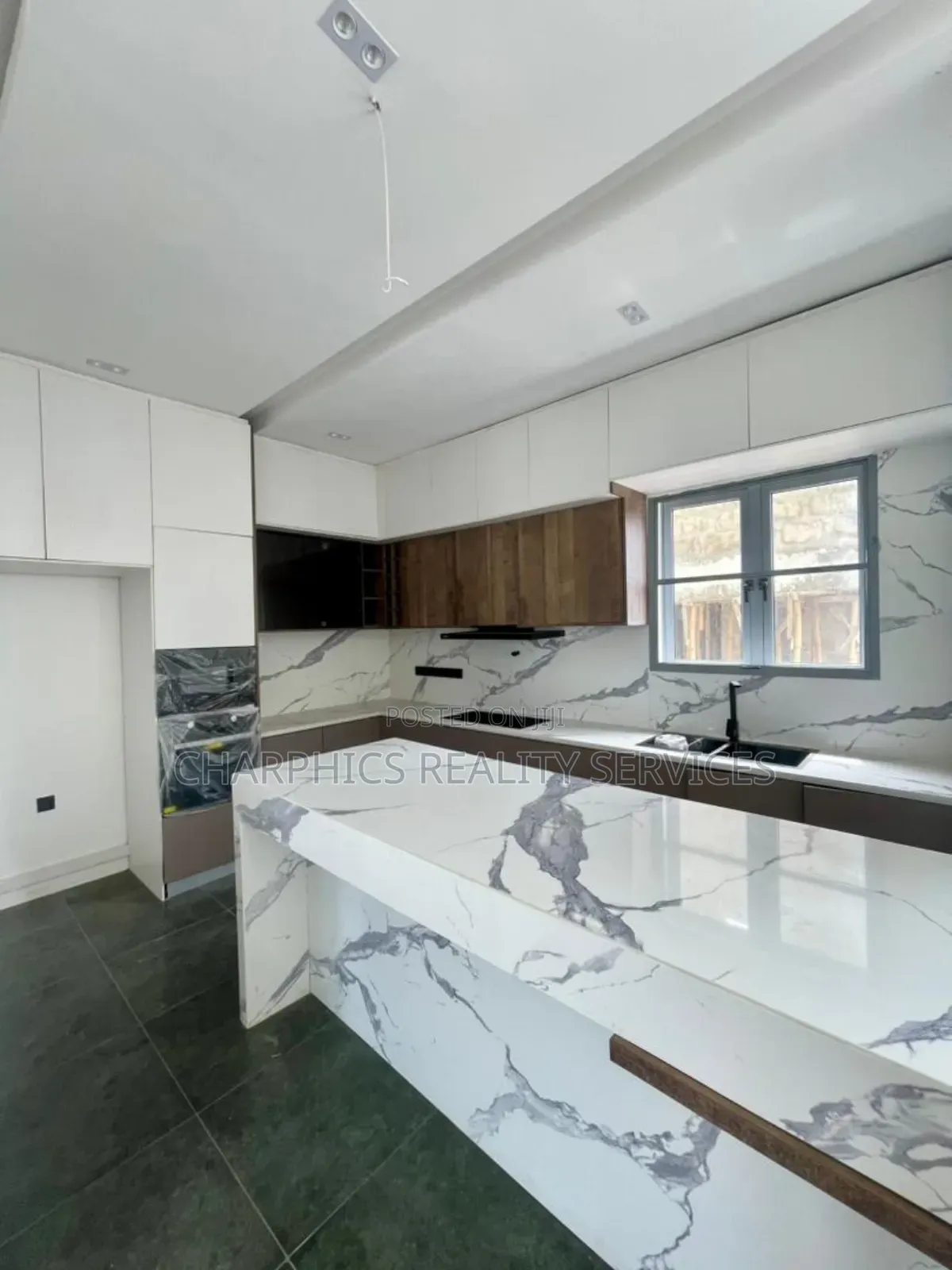 3bdrm Duplex in Lekki Phase 1 for sale