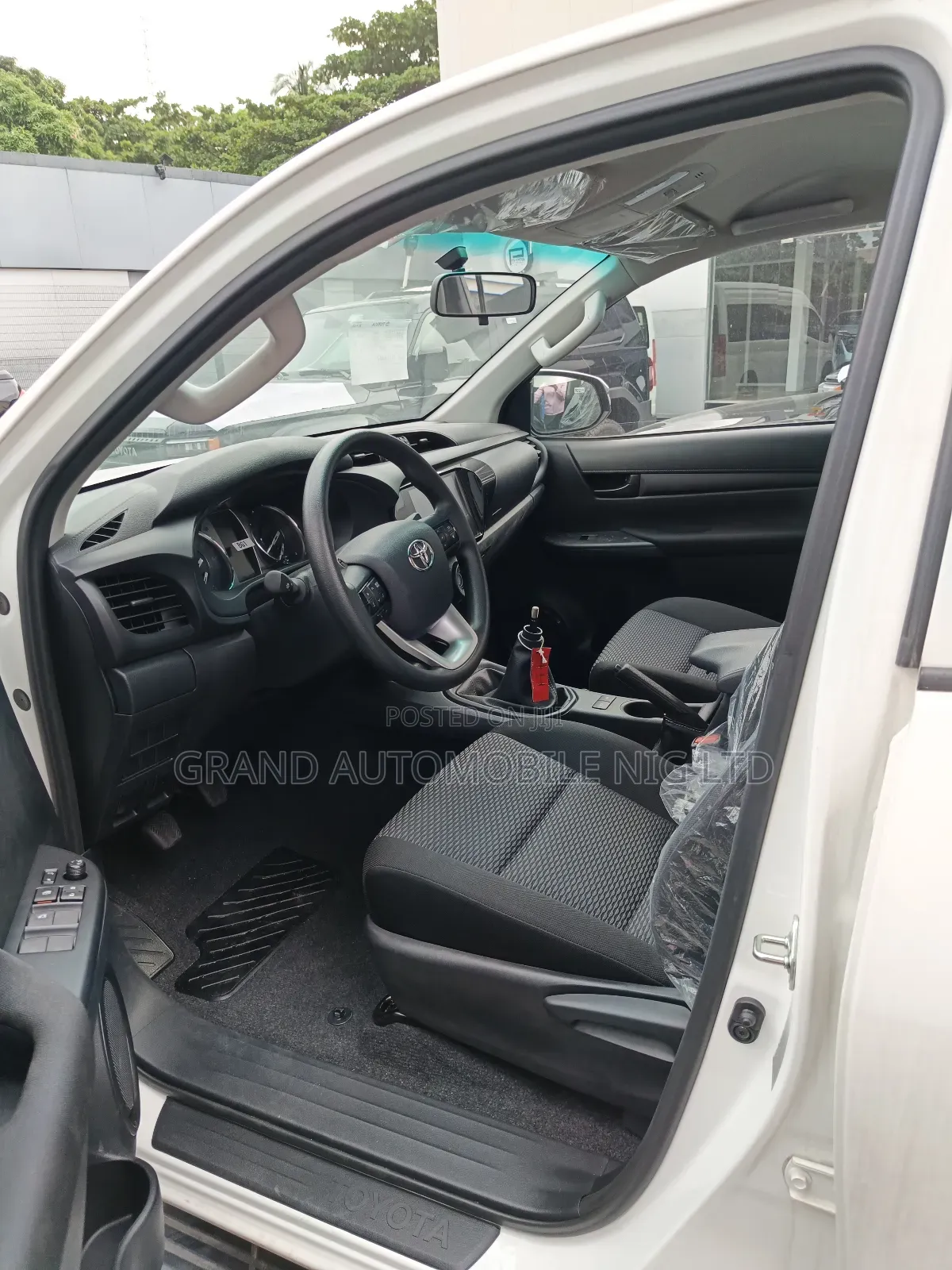 New Toyota Hilux 2025 White