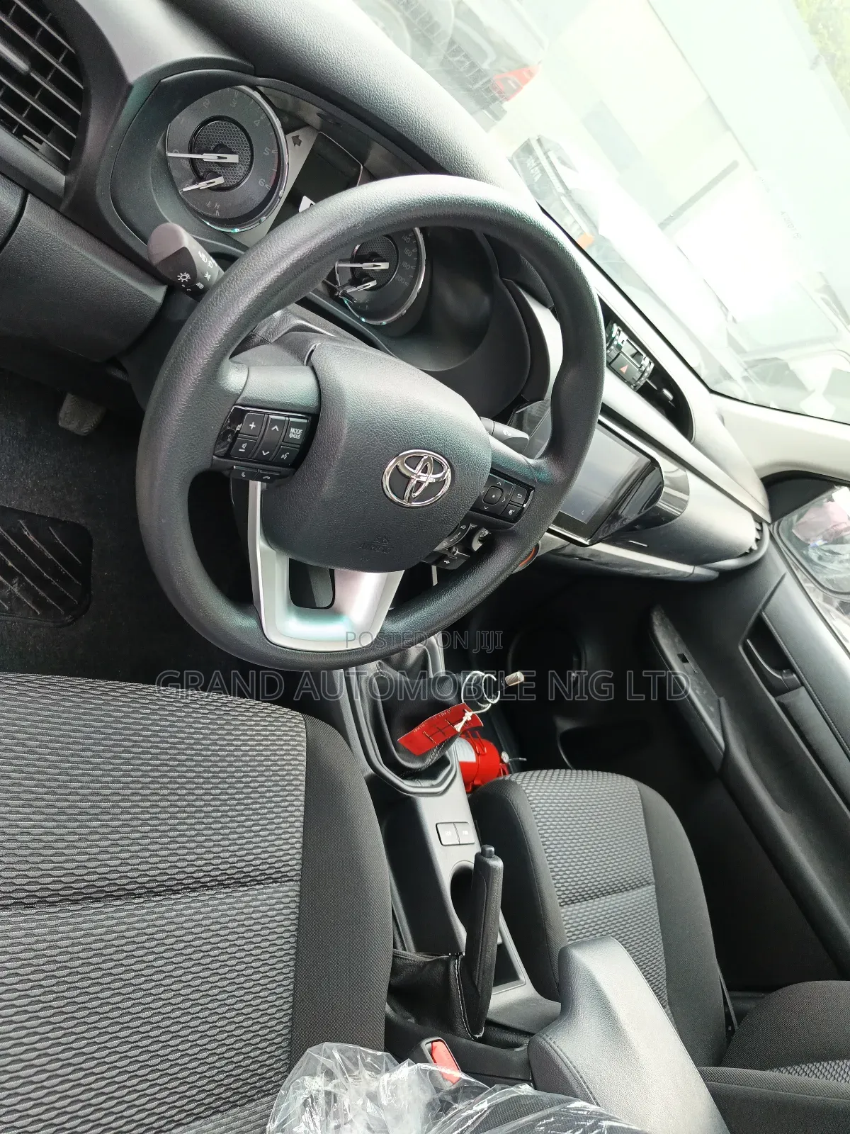 New Toyota Hilux 2025 White