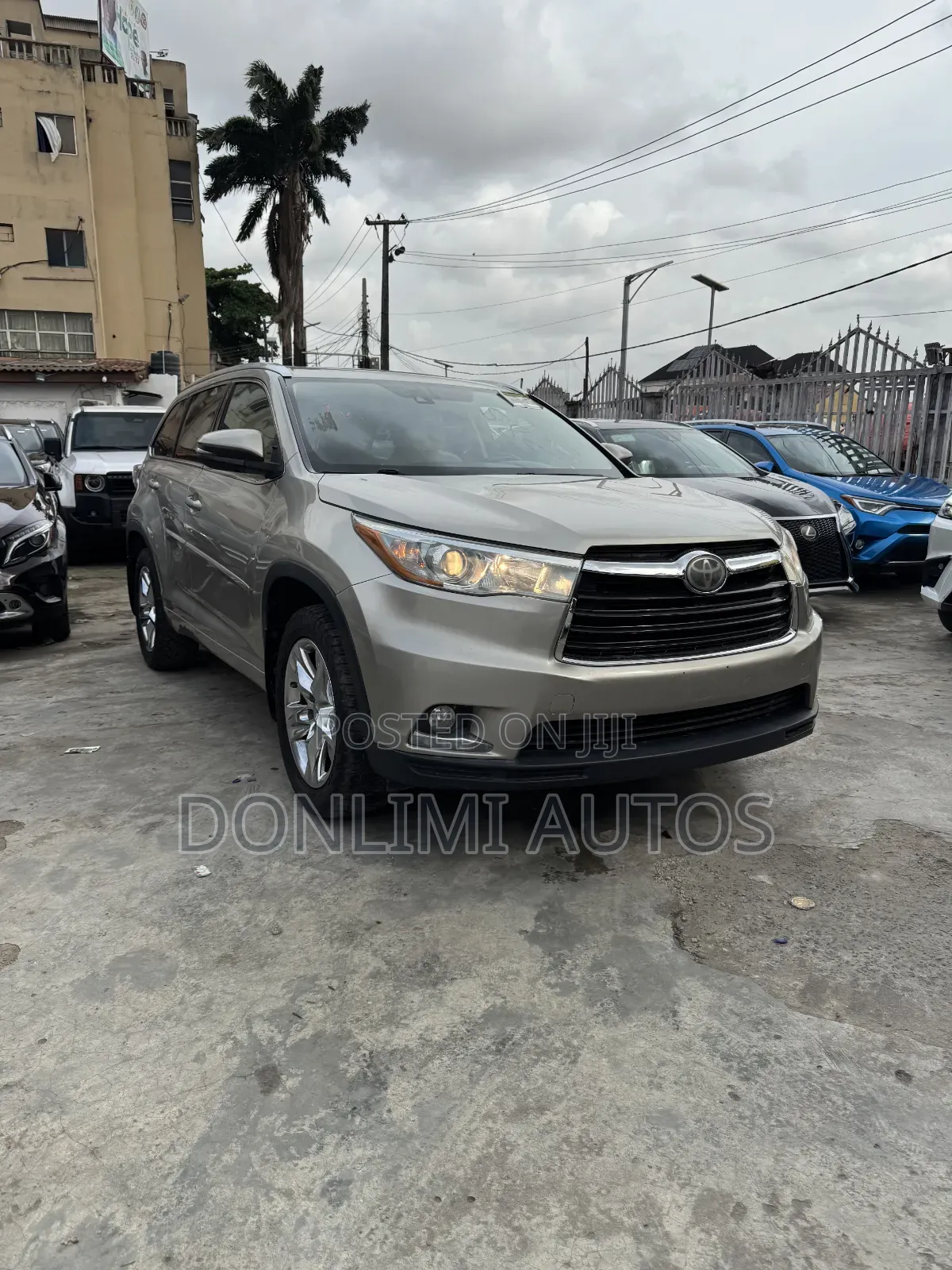 Toyota Highlander Limited Platinum 4dr SUV AWD (3.5L 6cyl 6A) 2015 Gold