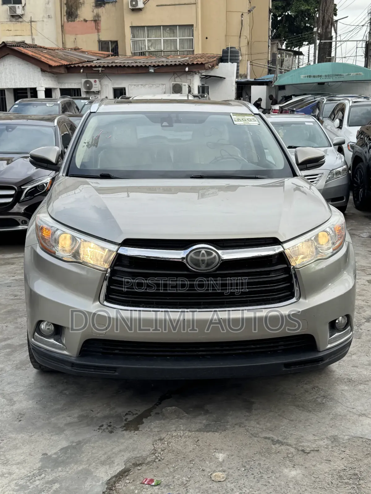 Toyota Highlander Limited Platinum 4dr SUV AWD (3.5L 6cyl 6A) 2015 Gold