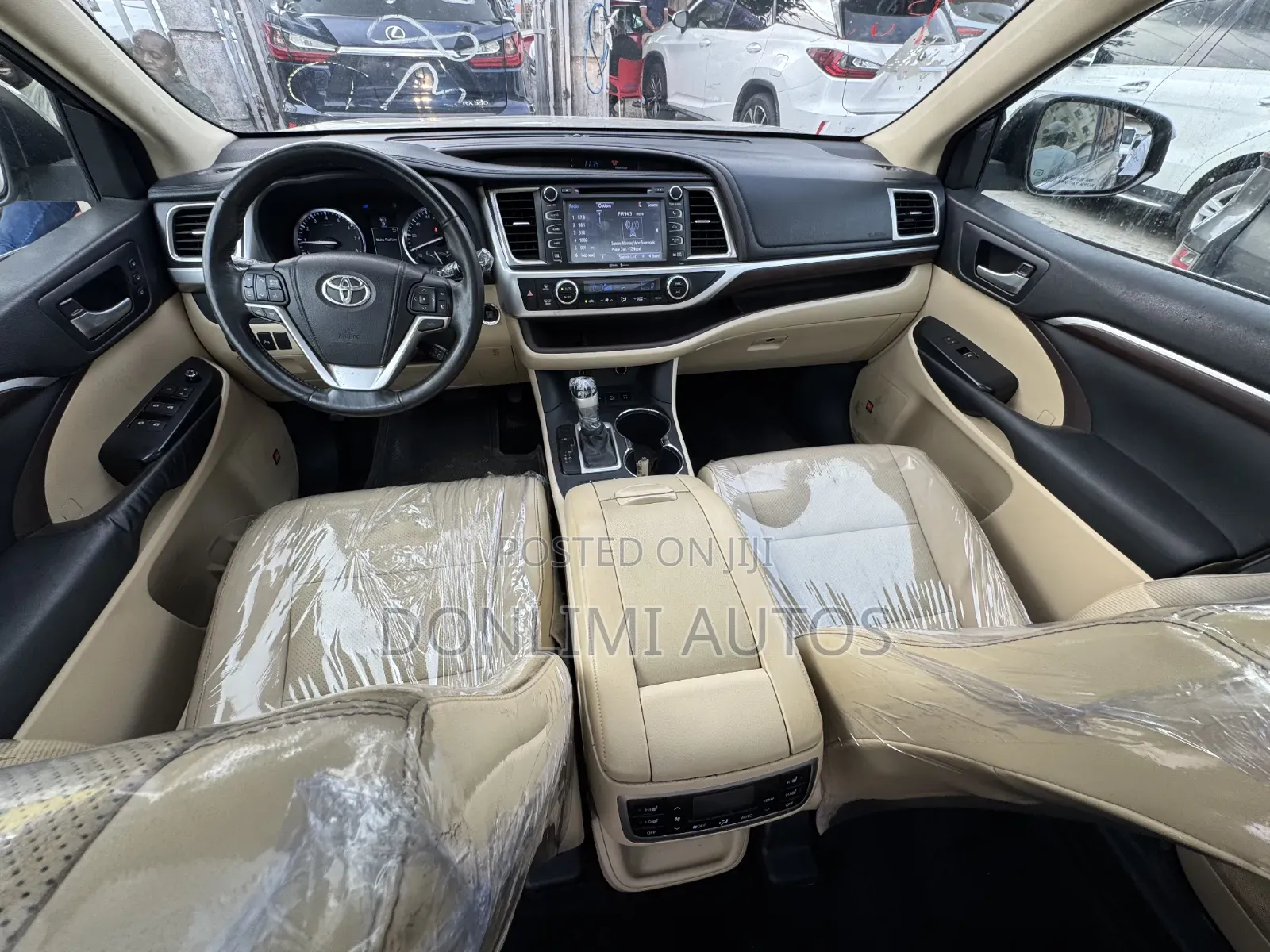 Toyota Highlander Limited Platinum 4dr SUV AWD (3.5L 6cyl 6A) 2015 Gold