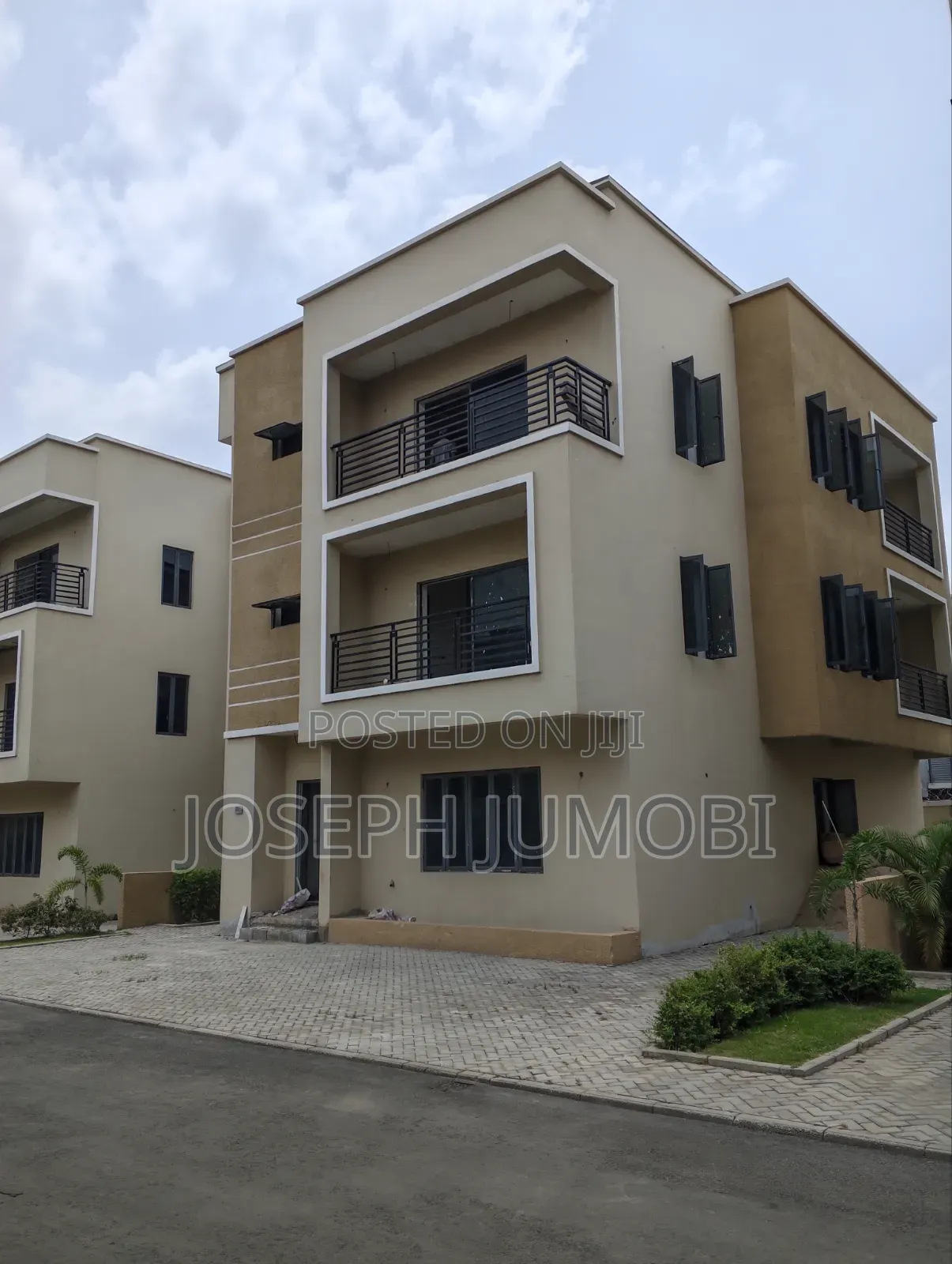 5bdrm Duplex in Hart Court, Jahi for sale