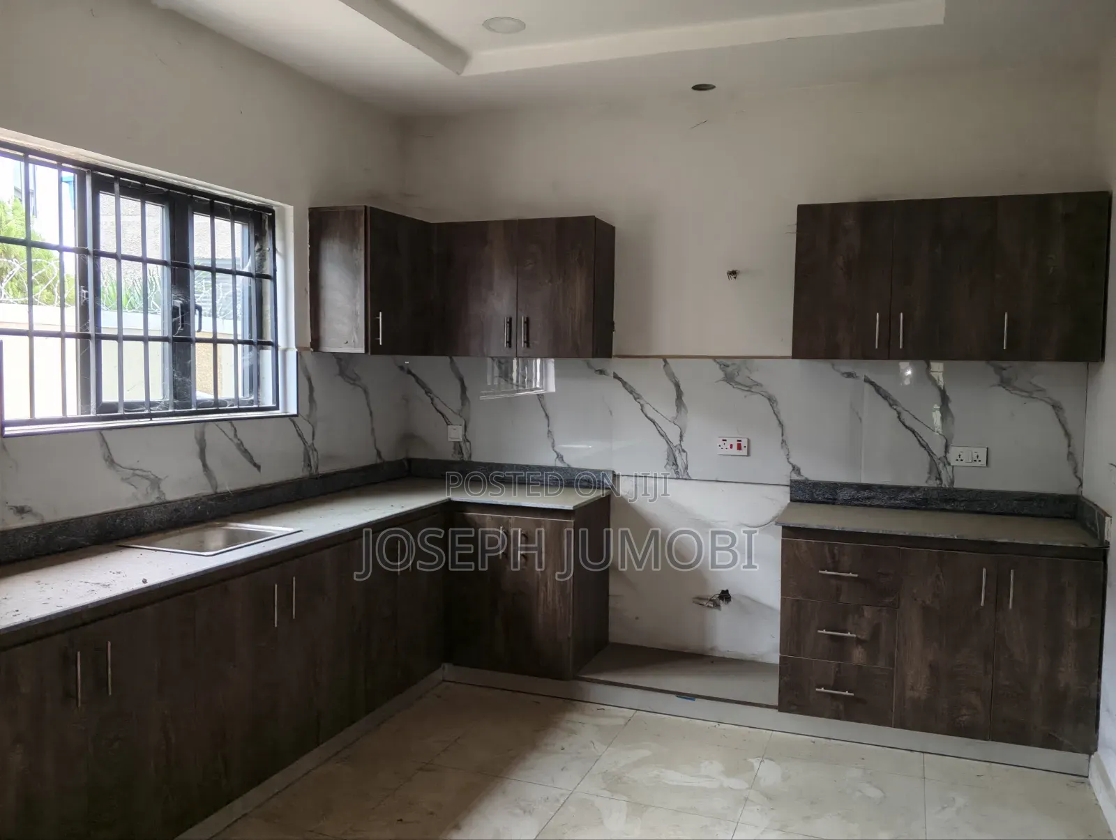5bdrm Duplex in Hart Court, Jahi for sale