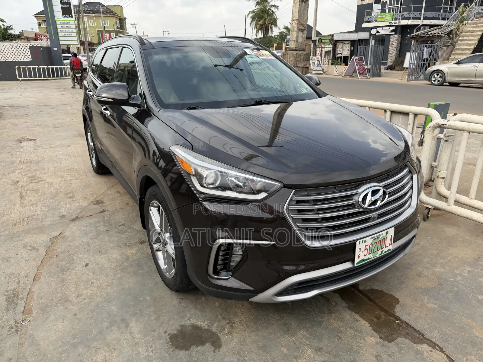 Hyundai Santa Fe SE Ultimate FWD 2017 Brown