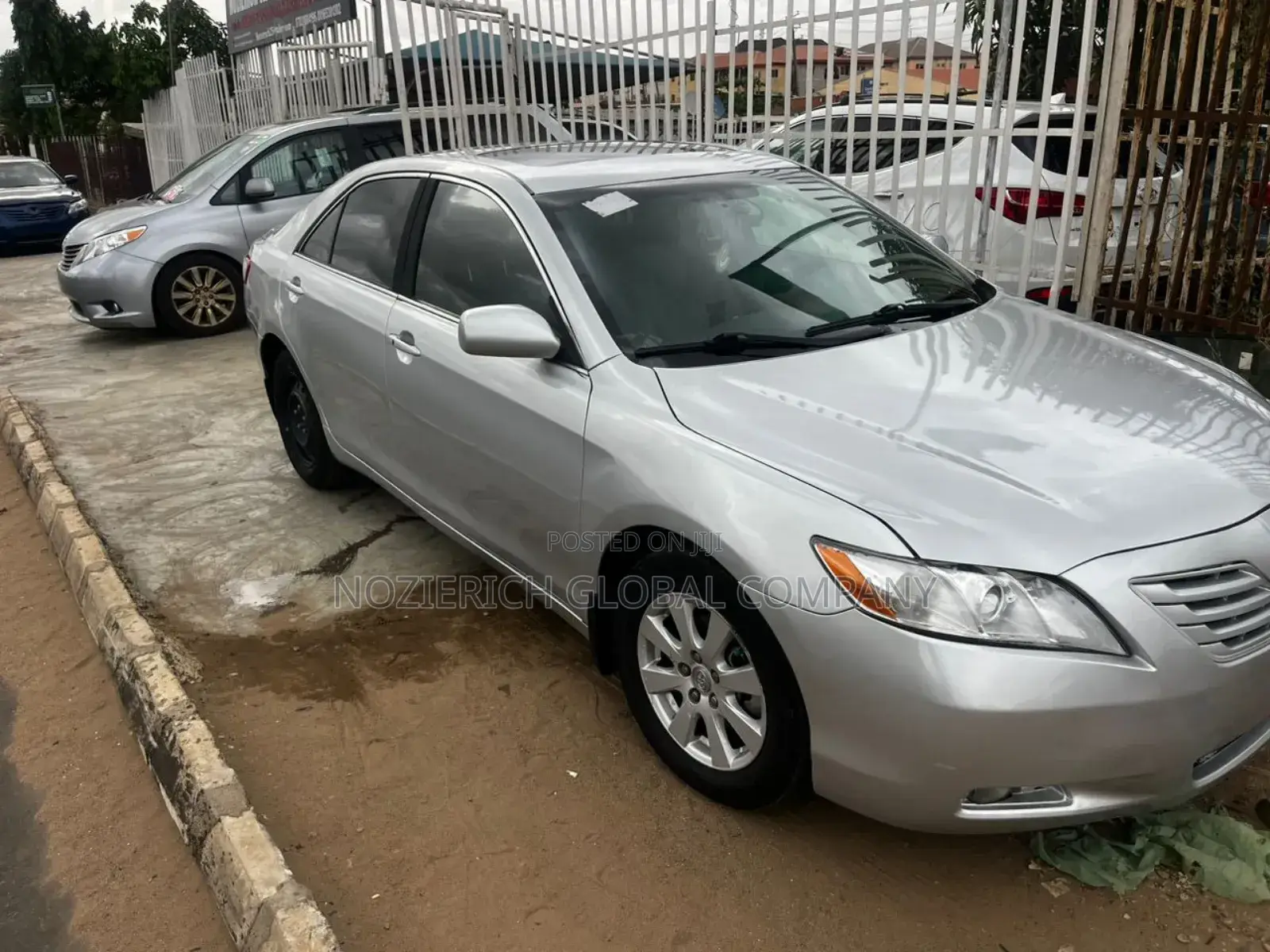 Toyota Camry XLE V6 4dr Sedan (3.5L 6cyl 6AM) 2009 Silver
