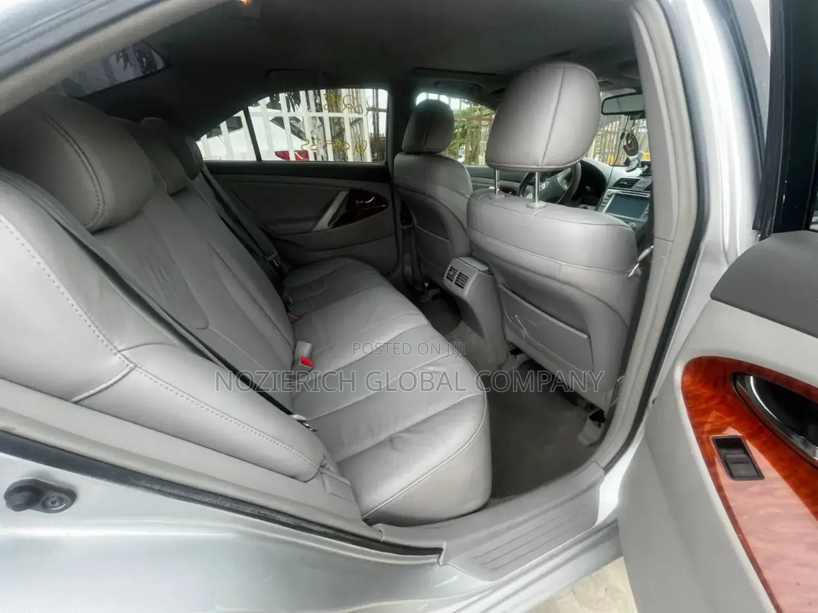 Toyota Camry XLE V6 4dr Sedan (3.5L 6cyl 6AM) 2009 Silver
