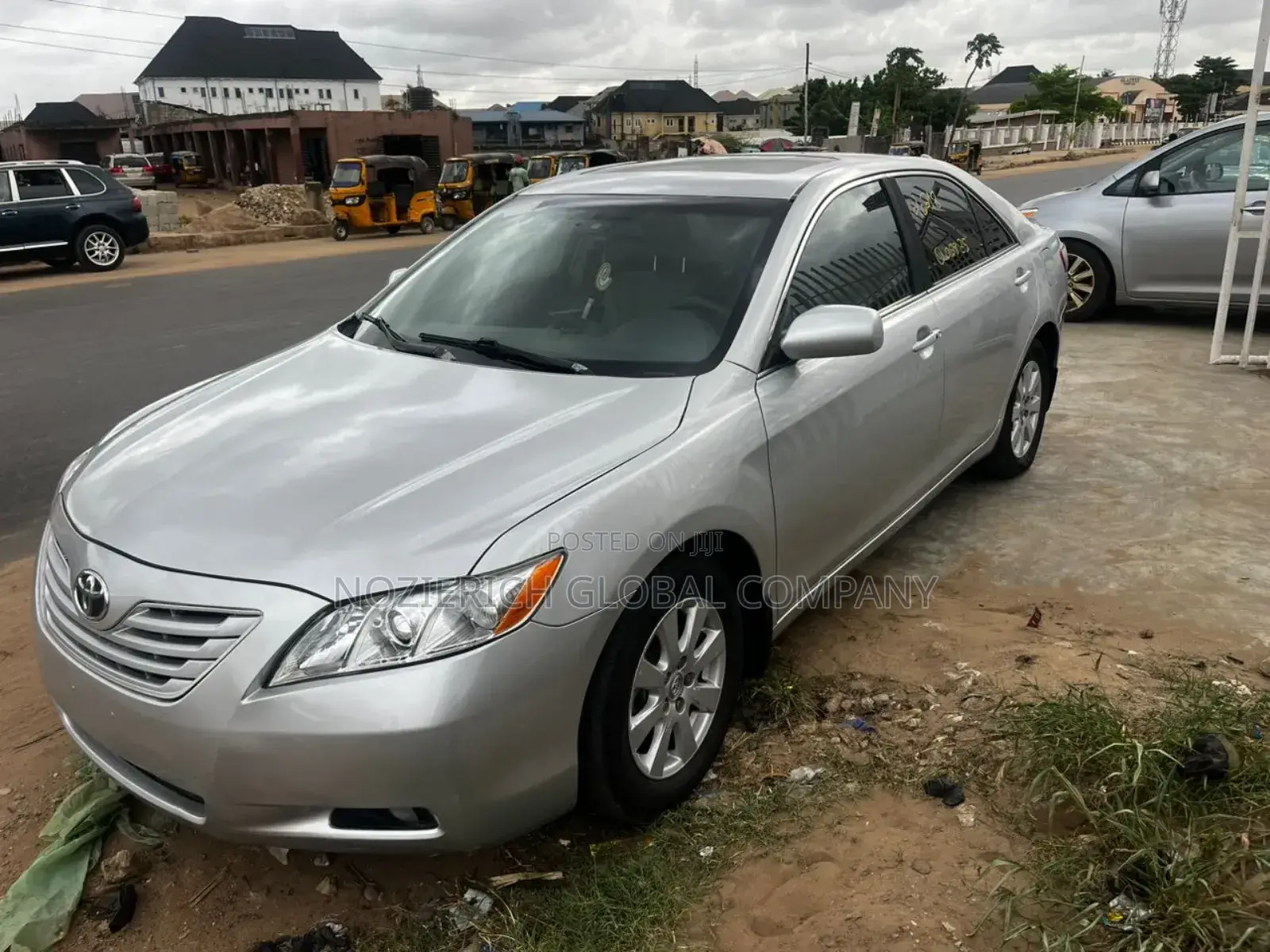 Toyota Camry XLE V6 4dr Sedan (3.5L 6cyl 6AM) 2009 Silver