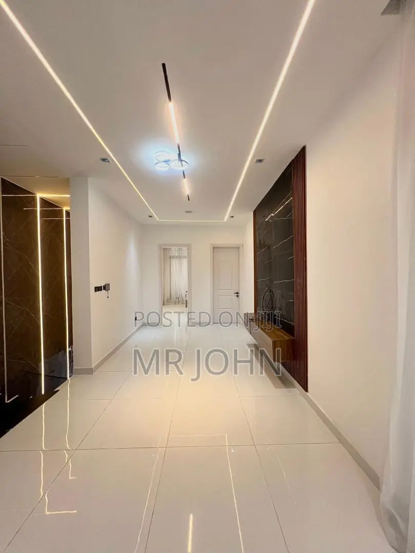 5bdrm House in De Man Pr, Lekki for sale