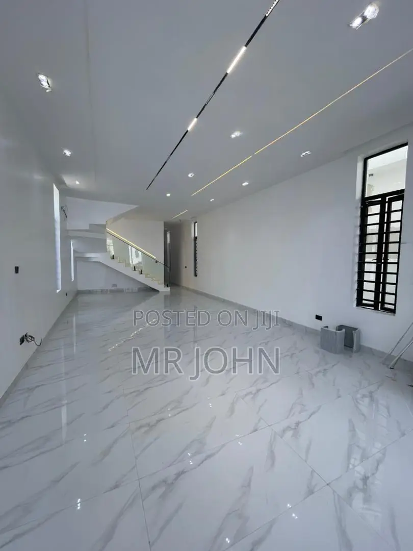 5bdrm House in De Man Pr, Lekki for sale