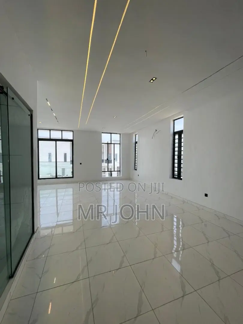 5bdrm House in De Man Pr, Lekki for sale