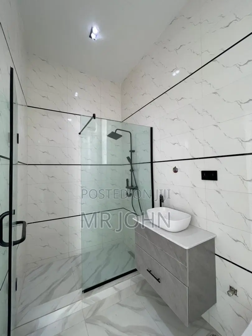 5bdrm House in De Man Pr, Lekki for sale