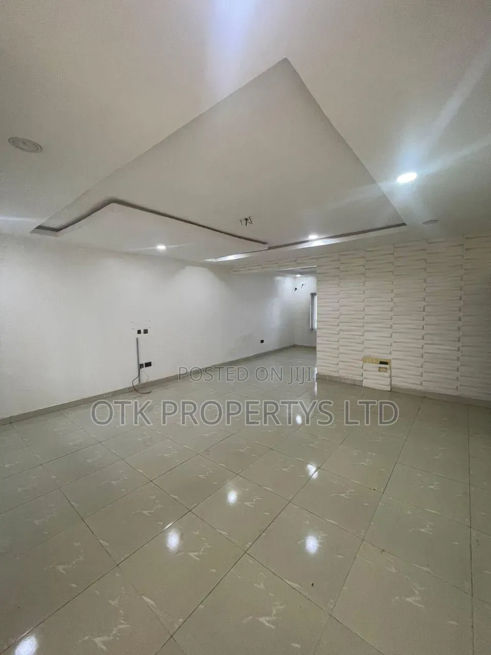 3bdrm Block of Flats in Jabi By Ukraine for rent