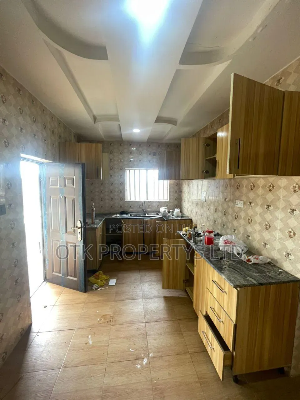 3bdrm Block of Flats in Jabi By Ukraine for rent