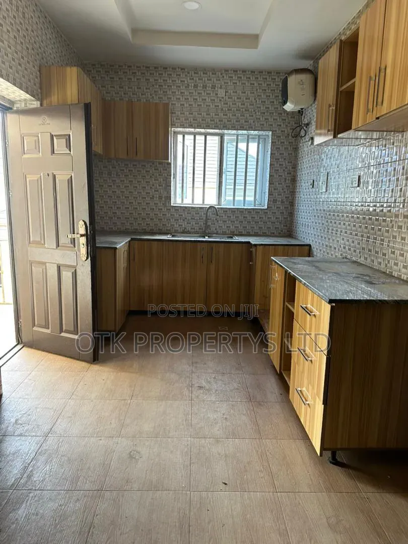 3bdrm Block of Flats in Jabi By Ukraine for rent