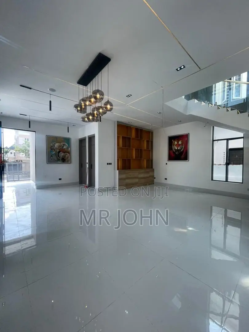 5bdrm House in De Man Pr, Lekki for sale