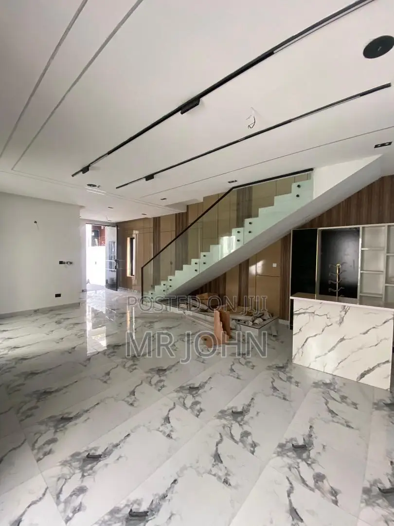 5bdrm House in De Man Pr, Lekki for sale