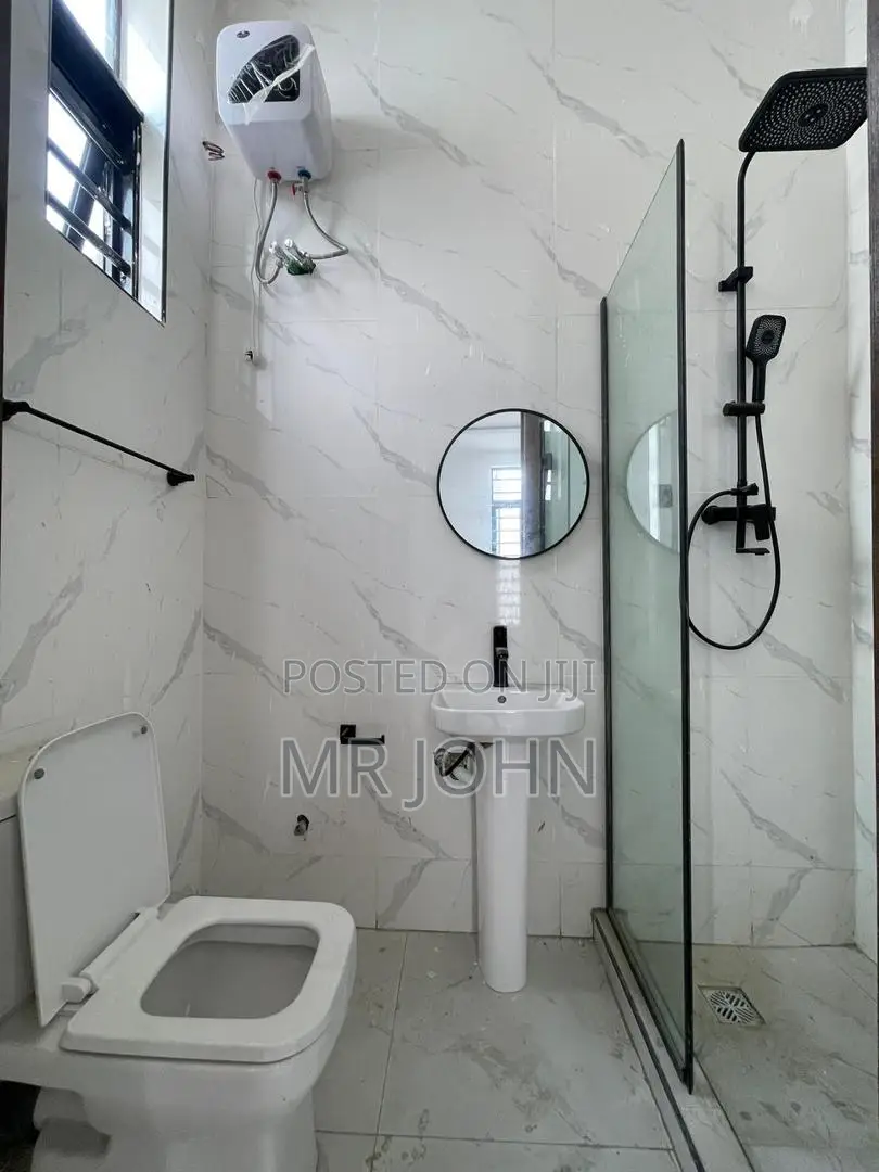 5bdrm House in De Man Pr, Lekki for sale
