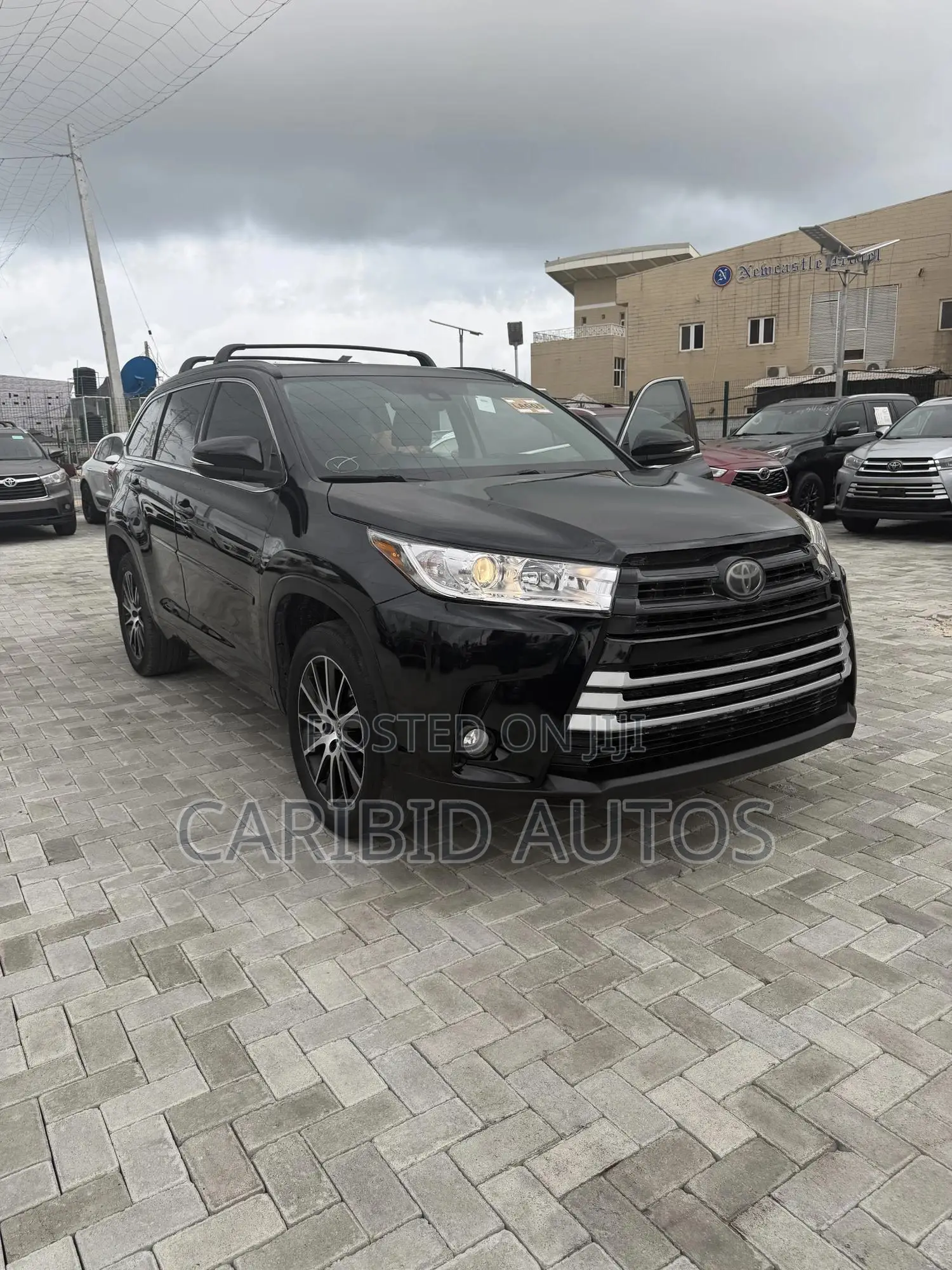 Toyota Highlander SE 4x2 V6 (3.5L 6cyl 8A) 2018 Black