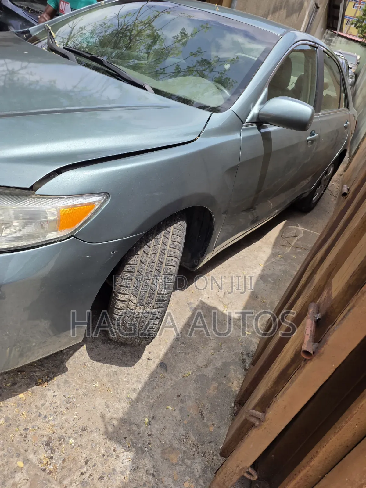 Toyota Camry LE V6 4dr Sedan (3.5L 6cyl 6AM) 2010