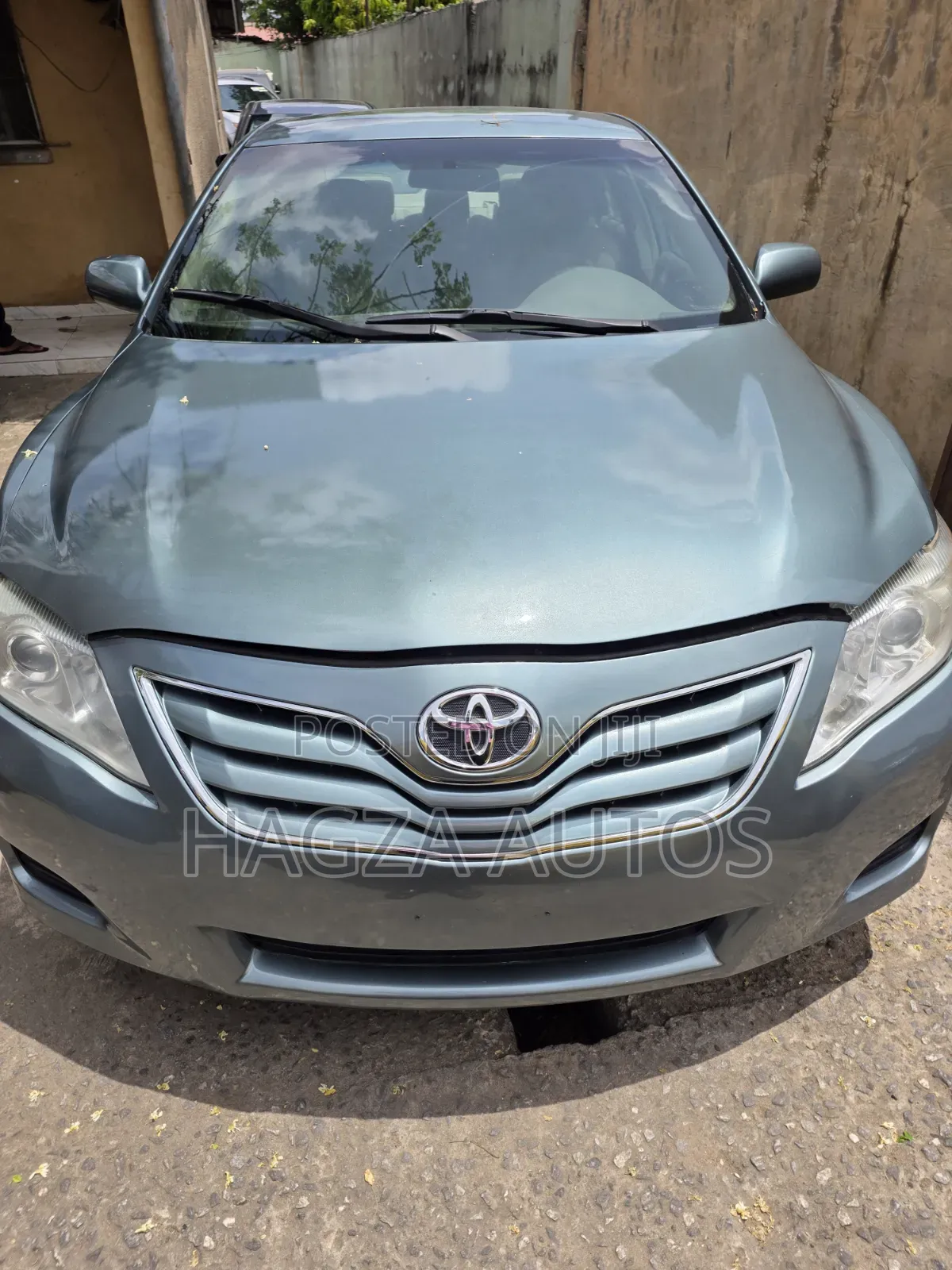 Toyota Camry LE V6 4dr Sedan (3.5L 6cyl 6AM) 2010