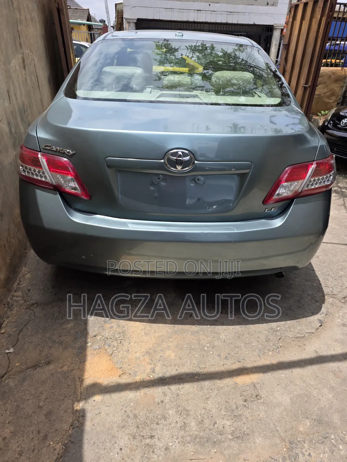 Toyota Camry LE V6 4dr Sedan (3.5L 6cyl 6AM) 2010