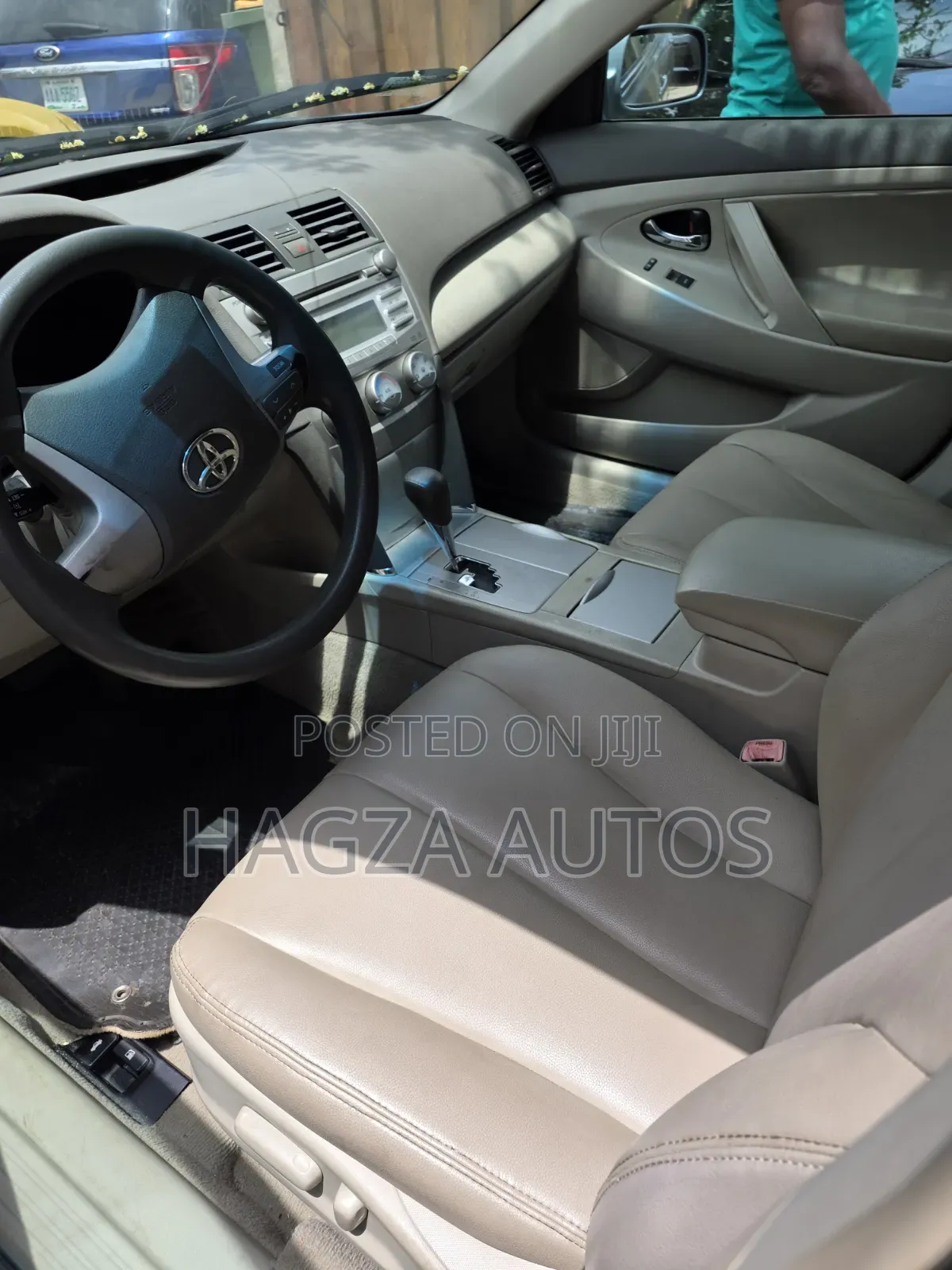 Toyota Camry LE V6 4dr Sedan (3.5L 6cyl 6AM) 2010